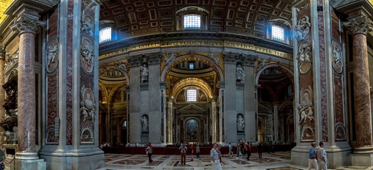 San Pietro Bazilikası Michelangelo'nun Pietà'sı