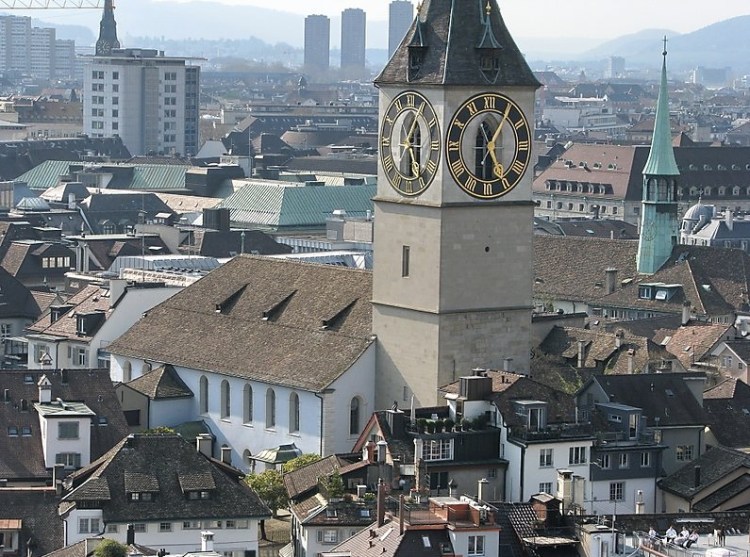 Zürih St.Peter Kilisesi